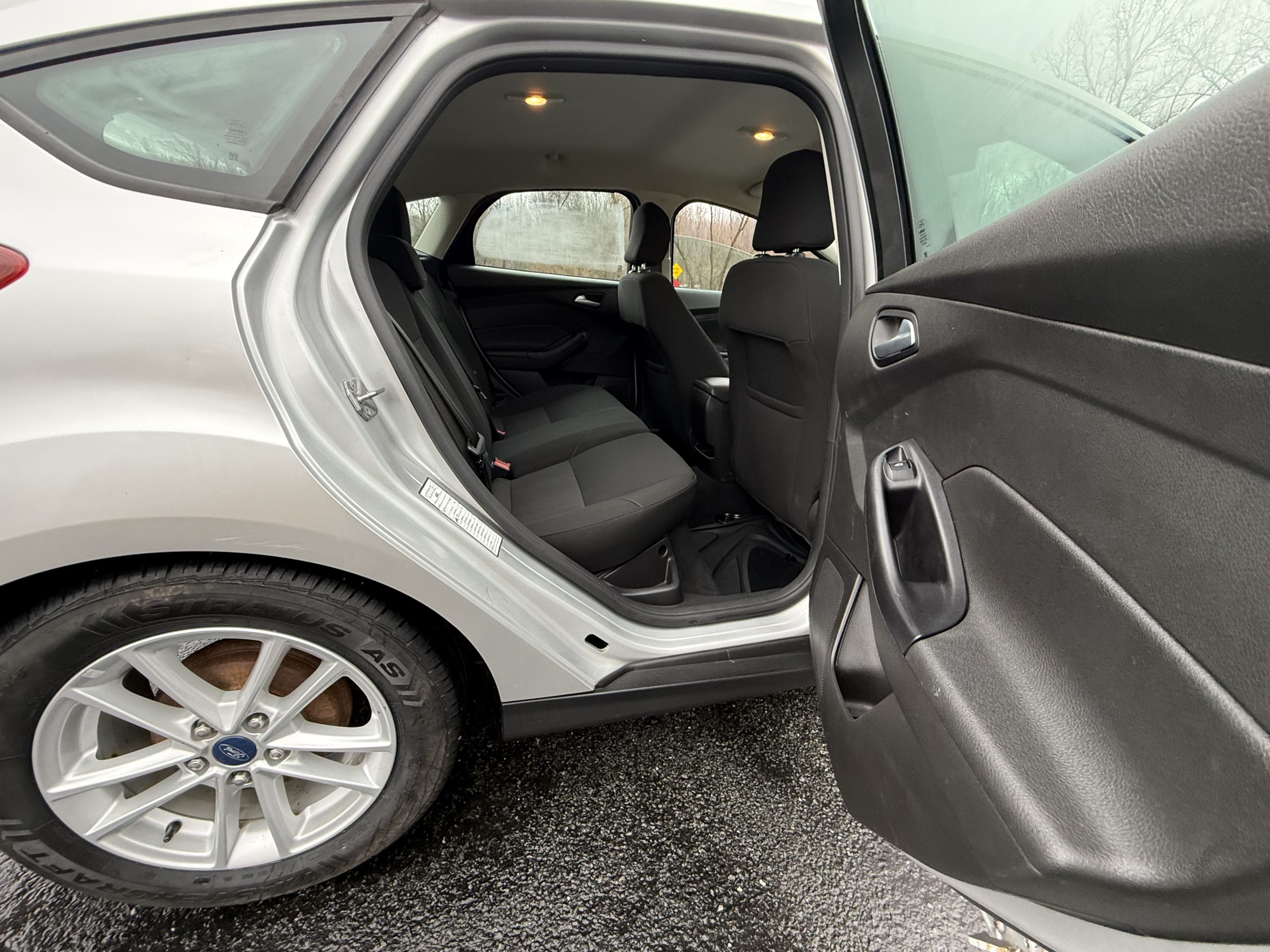 2016 Ford Focus SE - Photo 10