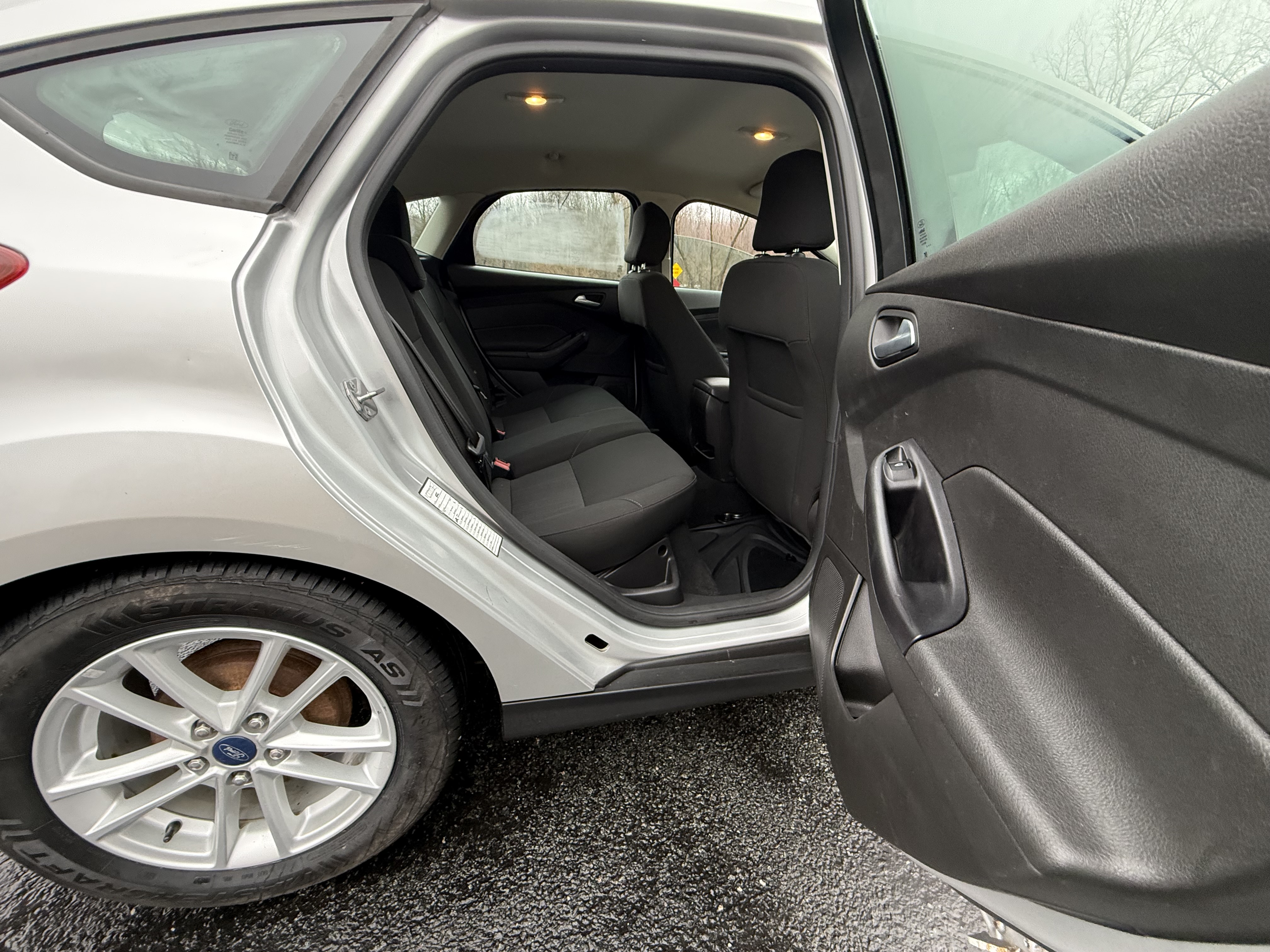 2016 Ford Focus SE - Photo 24
